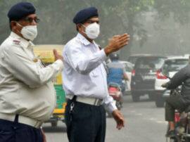 नोएडा में हेलमेट नहीं पहनने पर कर दिया बस ड्राइवर का चालान bus fined for driver not wearing helmet in noida नोएडा में हेलमेट नहीं पहनने पर कर दिया बस ड्राइवर का चालान