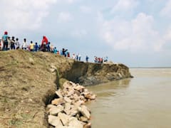 कुशीनगर: नारायणी नदी का कहर, बंधे के बचाव कार्य में हो रही लापरवाही