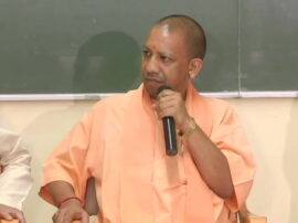 अर्थव्यवस्था पर बोले सीएम योगी- टैक्स कम करने से देश में बढ़ेगा निवेश PM Modi led govt will help restore the situation and help it to become a US$ 5 Trillion by 2024 अर्थव्यवस्था पर बोले सीएम योगी- टैक्स कम करने से देश में बढ़ेगा निवेश