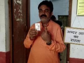 हमीरपुर विधानसभा उपचुनाव के लिए वोटिंग जारी, शाम 5 बजे तक हुआ 45 फीसदी मतदान Voting for by-election for the Hamirpur assembly seat is underway हमीरपुर विधानसभा उपचुनाव के लिए वोटिंग जारी, शाम 5 बजे तक हुआ 45 फीसदी मतदान