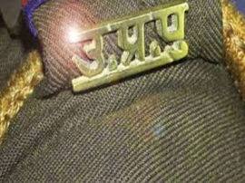 जौनपुर: छेड़खानी के आरोपी को पकड़ने गये सिपाही को बंधक बनाया constable taken hostage in jaunpur जौनपुर: छेड़खानी के आरोपी को पकड़ने गये सिपाही को बंधक बनाया