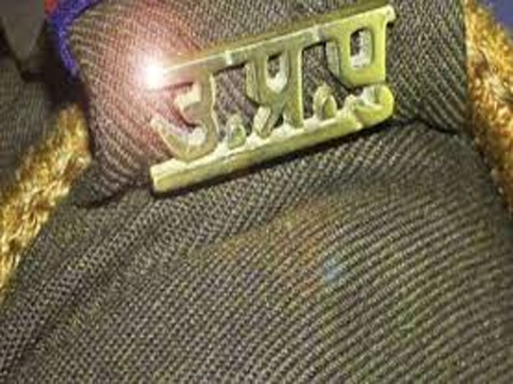 जौनपुर: छेड़खानी के आरोपी को पकड़ने गये सिपाही को बंधक बनाया constable taken hostage in jaunpur