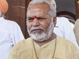 congress slams yogi government on swami chinmayanand rape case  चिन्मयानंद मामले में दोहरी राजनीति कर रही है योगी सरकार : कांग्रेस