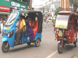 E Rickshaw operators in trouble after Government order देहरादून: सरकार के इस फरमान के बाद ई रिक्शा चालकों पर गहराया संकट
