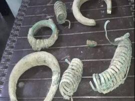 बिजनौर: खेत में खुदाई के दौरान मिले कीमती आभूषण, जानें- फिर क्या हुआ treasure found in field at bijnor बिजनौर: खेत में खुदाई के दौरान मिले कीमती आभूषण, जानें- फिर क्या हुआ