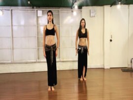 Sanjay Kapoor daughter Shanaya Kapoor shows off her killer belly dance moves in THIS video viral video on Instagram संजय कपूर की बेटी शनाया का Belly Dance हो रहा है वायरल, देखें वीडियो