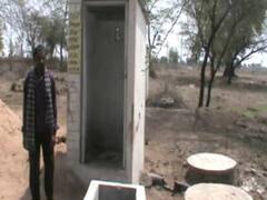 कानपुर: शौचालय बनवाने के लिये मांगी जा रही है रिश्वत, विरोध में गांववालों ने सिर मुंडवाया