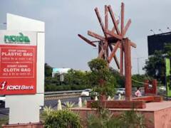 नोएडा अथॉरिटी का दावा, प्लास्टिक वेस्ट से बनाया गया दुनिया का सबसे ऊंचा चरखा