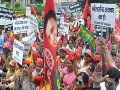 गोरखपुर में सपा कार्यकर्ताओं ने पीएम मोदी और अमित शाह पर साधा निशाना, प्रदर्शन के दौरान कही बड़ी बात