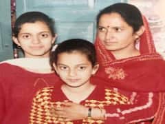 क्या आप इस तस्वीर में देखकर पहचान सकते हैं कौन हैं ये सुपरस्टार?