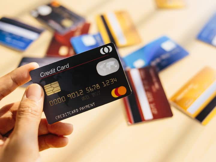 क्रेडिट कार्ड यूजर्स भूलकर भी न करें ये 7 गलतियां, नहीं तो हो सकता है....