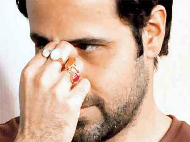 खुद से ज्यादा इन स्टोन पर भरोसा करते हैं ये बॉलीवुड स्टार्स !