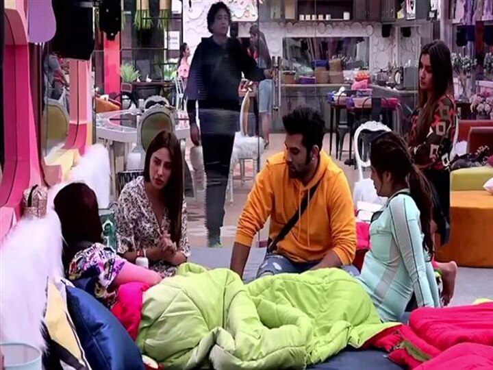 Bigg Boss 13' के घर में पारस के लिए दो लड़िकयों में हुई लड़ाई, देखें वीडियो