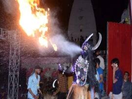 मुजफ्फरनगर: ताड़का का किरदार निभाते हुए आग में झुलसा युवक, इलाज के दौरान हुई मौत youth died while playing tadka role in in muzaffarnagar ramleela मुजफ्फरनगर: ताड़का का किरदार निभाते हुए आग में झुलसा युवक, इलाज के दौरान हुई मौत