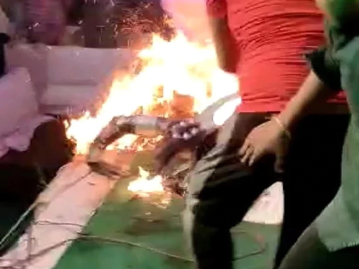 मुजफ्फरनगर: ताड़का का किरदार निभाते हुए आग में झुलसा युवक, इलाज के दौरान हुई मौत