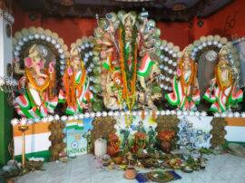 surgical and air strike inspired pandal in prayagraj durga puja देशभक्ति के रंग में रगे पूजा पंडाल, सर्जिकल व एयर स्ट्राइक की थीम को खूब पसंद कर रहे हैं लोग