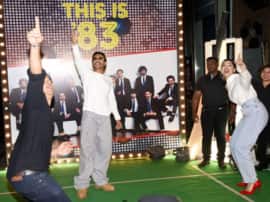 दीपिका की बॉलिंग और रणवीर का शॉट, कुछ इस तरह रहा ये मैच, देखें वीडियो Kabir Khan upcoming film 83 Shooting finish Deepika Padukone and Ranveer singh throw a wrap up party for the team of 83 दीपिका की बॉलिंग और रणवीर का शॉट, कुछ इस तरह रहा ये मैच, देखें वीडियो