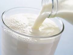 कांच के गिलास में नहीं पीना चाहिए दूध, जानें और क्या हैं सावधानियां