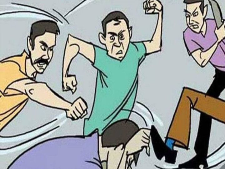 पुरानी रंजिश को लेकर दो पक्षों में खूनी झड़प, चार घायल, एक की हालत गंभीर Conflict between two groups over land dispute in hapur