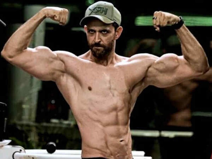 'Super30' के बाद कड़ी मेहनत कर बनाई, ऋतिक ने ऐसी बॉडी, देखें वीडियो After Super 30 how Hrithik Roshan reshape his body for Kabir Character in War video goes viral on social media