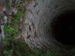 भदोही के इस कुएं से आ रही है विचित्र आवाजें, कांप रही है जमीन, प्रशासन ने गांव खाली कराया