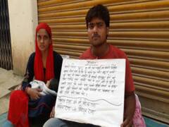 वाराणसी: ताऊ ने घर से निकाला...पति-पत्नी दुधमुंहे बच्चे के साथ धरने पर बैठे