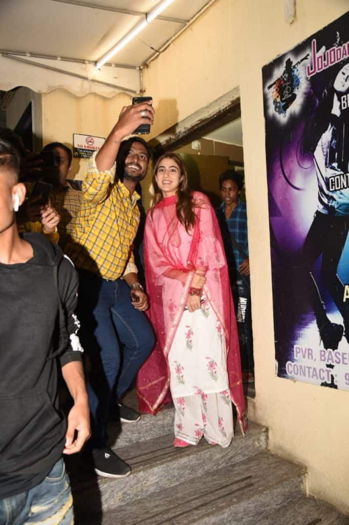 इंडियन लुक में बेहद हसीन लग रही हैं, सारा अली खान देखें तस्वीरें