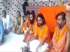 हरिद्वार: देवप्रयाग में शराब प्लांट के विरोध में साधू-संत घरने पर बैठे, भाजपा ने दी सफाई Protest against Uttrakhand wine plant हरिद्वार: देवप्रयाग में शराब प्लांट के विरोध में साधू-संत घरने पर बैठे, भाजपा ने दी सफाई