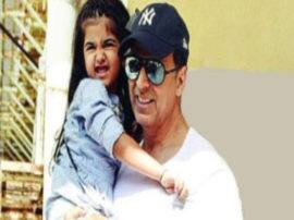 Akshay kumar की बेटी Nitara का वीडियो हो रहा है वायरल, पापा के साथ 17 घंटे किया Train में सफर, देखें वीडियो Akshay Kumar was Worried About Daughter Nitara 17 Hours Train Journey during Houseful 4 promotion Akshay kumar की बेटी Nitara का वीडियो हो रहा है वायरल, पापा के साथ 17 घंटे किया Train में सफर, देखें वीडियो