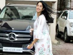 Janhvi Kapoor ने खरीदी नई Mercedes Car, कीमत जानकर हो जाओगे हैरान