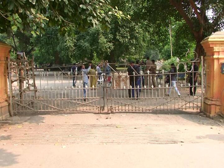 अनूठा विरोध: 20 हजार वोटर, 70 पदों पर चुनाव और एक भी उम्मीदवार नहीं