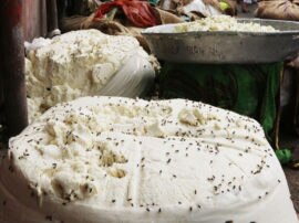 Raid by Food Department, seized adulterated Khoya  बस्ती: खाद्य विभाग की बड़ी छापेमारी, एक कुंतल से ज्यादा नकली खोया पकड़ा गया