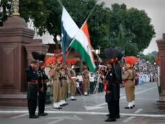 सीमा पर भारत और पाक के बीच तनातनी, पड़ोसी मुल्क ने वापस की मिठाई