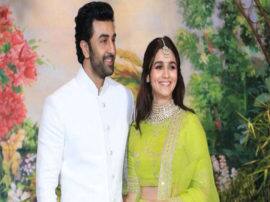 Alia Bhatt अगले महीने बनेंगी Ranbir Kapoor की दुल्हनियां, फ्रांस में होगी शादी Ranbir Kapoor and Alia Bhatt to get Married in France Next Month Alia Bhatt अगले महीने बनेंगी Ranbir Kapoor की दुल्हनियां, फ्रांस में होगी शादी