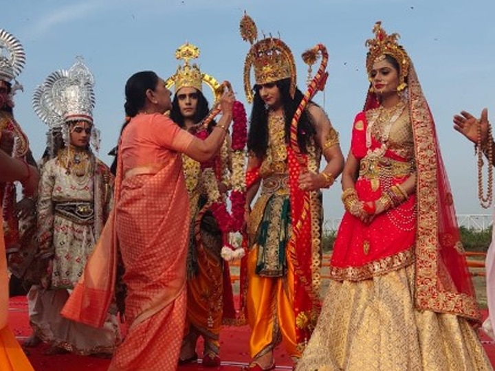 राम की नगरी में मनाई जा रही है भव्य दिवाली, जल उठे हैं पांच लाख 51 हजार दीप
