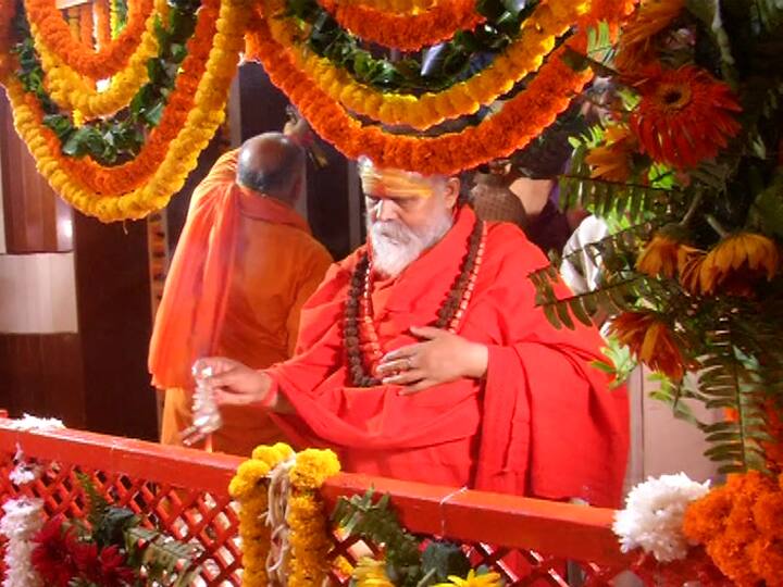 प्रयागराज में स्थित है दुनिया का अनोखा मंदिर, यहां बजरंगी लेटकर देते हैं भक्तों को आशीर्वाद