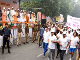 Run For Unity सरदार पटेल की जयंती पर बोले योगी आदित्यनाथ..पटेल के आदर्शों को जीवन का हिस्सा बनाएं Run For Unity organised in Lucknow Run For Unity सरदार पटेल की जयंती पर बोले योगी आदित्यनाथ..पटेल के आदर्शों को जीवन का हिस्सा बनाएं