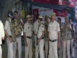 Tees Hajari Court Advocates Brawl in Delhi ABP Ganga तीस हजारी अदालत में पुलिस, वकीलों के बीच झड़प, 10 पुलिसकर्मी घायल