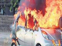 चलती कार में लगी आग, सेल्समैन की सूझ-बूझ से बची तीन लोगों की जान baghpat news