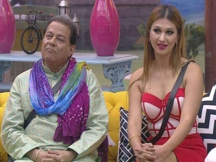 Bigg Boss 12 की कंटेस्टेंट Jasleen Matharu के साथ ऐसा क्या हुआ जो मॉल में लगा रहीं हैं झाडू