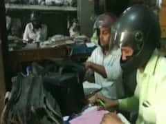 बांदा के इस सरकारी दफ्तर में कर्मचारी पहनते हैं हेलमेट....वजह जानकर रह जाएंगे हैरान